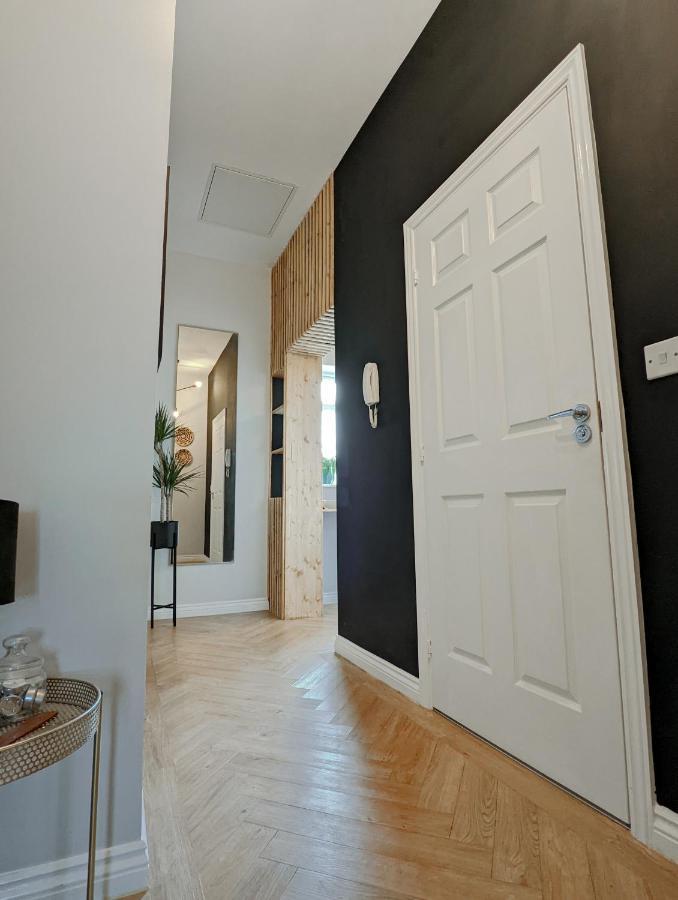 Spacious, Mid-Century 1 Bedroom Apartment Quedgeley Exterior foto
